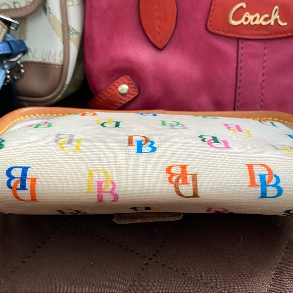 (SOLD)Dooney & Bourke Wristlet